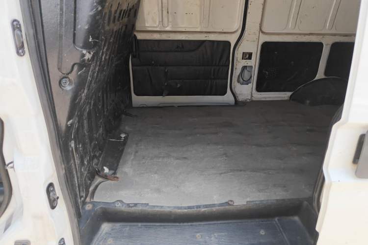 Used Ruichi EC35 2022 EC35 II Standard Edition 39.42 kWh Left Rear Seat