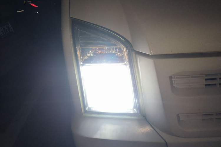 Used Ruichi EC35 2022 EC35 II Long-Range Version 41.85 kWh Right Front Headlight