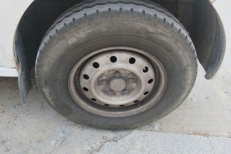 Used Ruichi EC35 2022 EC35 III Standard Edition 38.7 kWh Right Front Wheel Hub