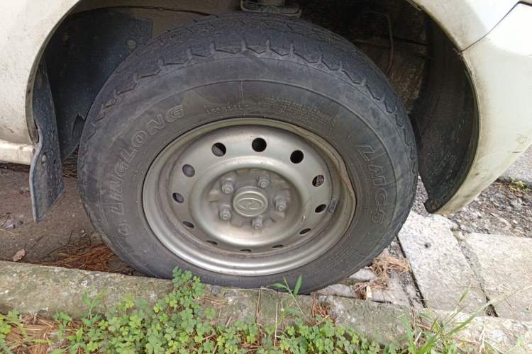 Used Ruichi EC35 2022 EC35 II Standard Edition 38.64 kWh Right Front Wheel Hub