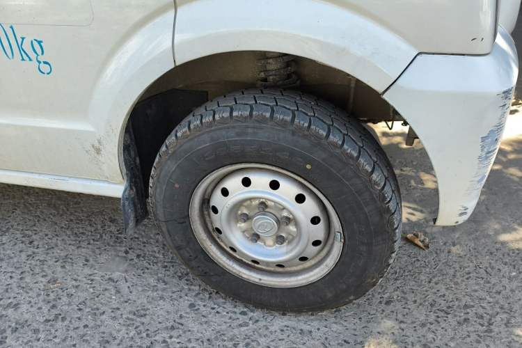 Used Ruichi EC35 2022 EC35 II Standard Edition 38.7 kWh Right Front Wheel Hub