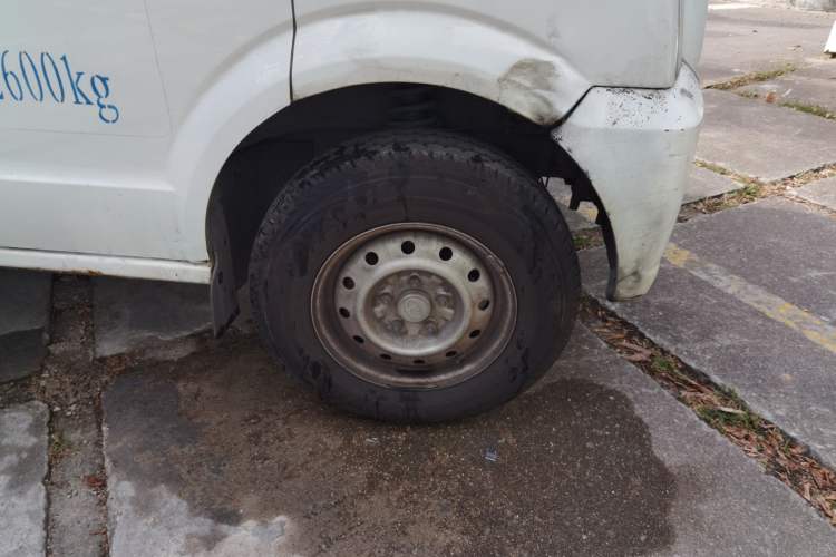 Used Ruichi EC35 2022 EC35 II Standard Edition 38.7 kWh Right Front Wheel Hub