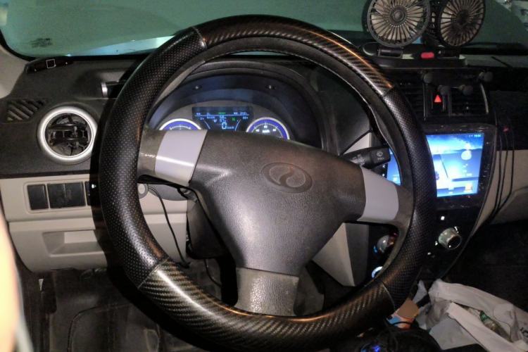 Used Ruichi EC35 2022 EC35 II Long-Range Version 41.85 kWh Steering Wheel