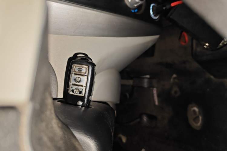 Used Ruichi EC35 2022 EC35 II Custom Edition 31.25 kWh Vehicle Key