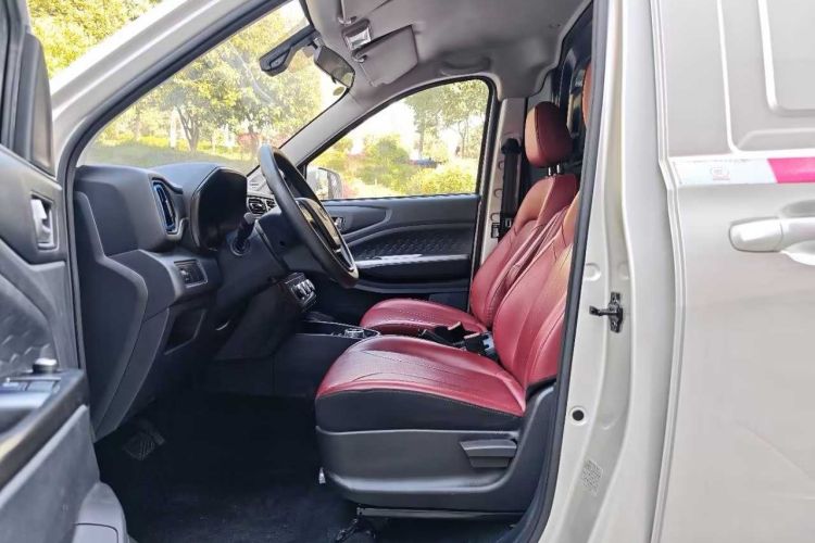 Used Ruichi EC55 2022 Standard Model I Long-Range Comfortable & Practical Version Interior 3