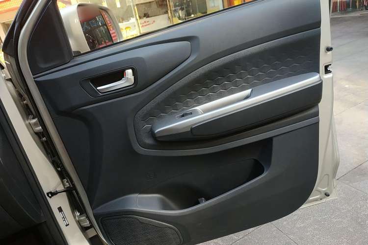 Used Ruichi EC55 2022 Standard Model I Long-Range Comfortable & Practical Version Interior 5