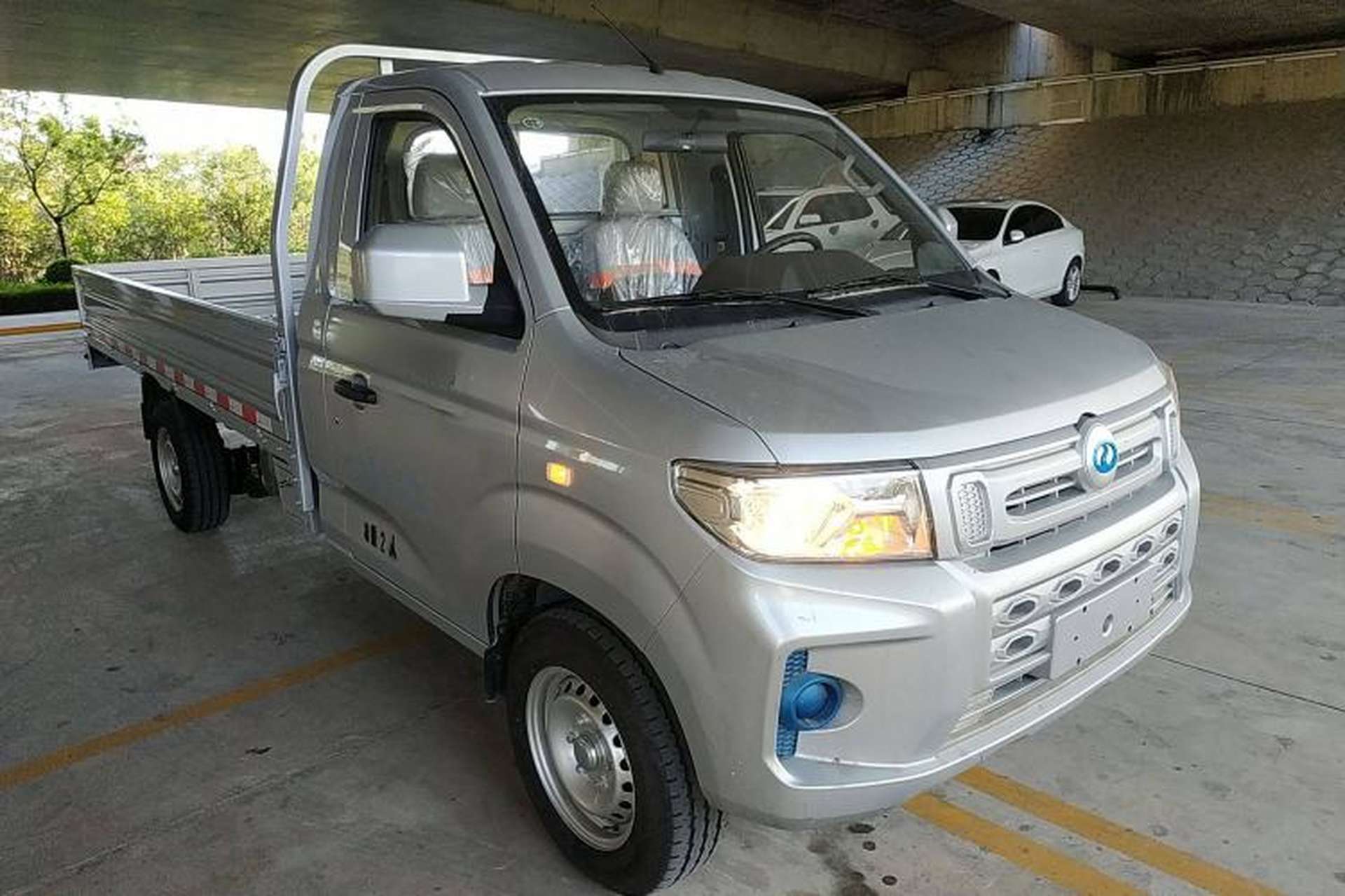 Used Ruichi EC71 2024 EC71L Cargo Pioneer I Model 41.85 kWh Exterior 2