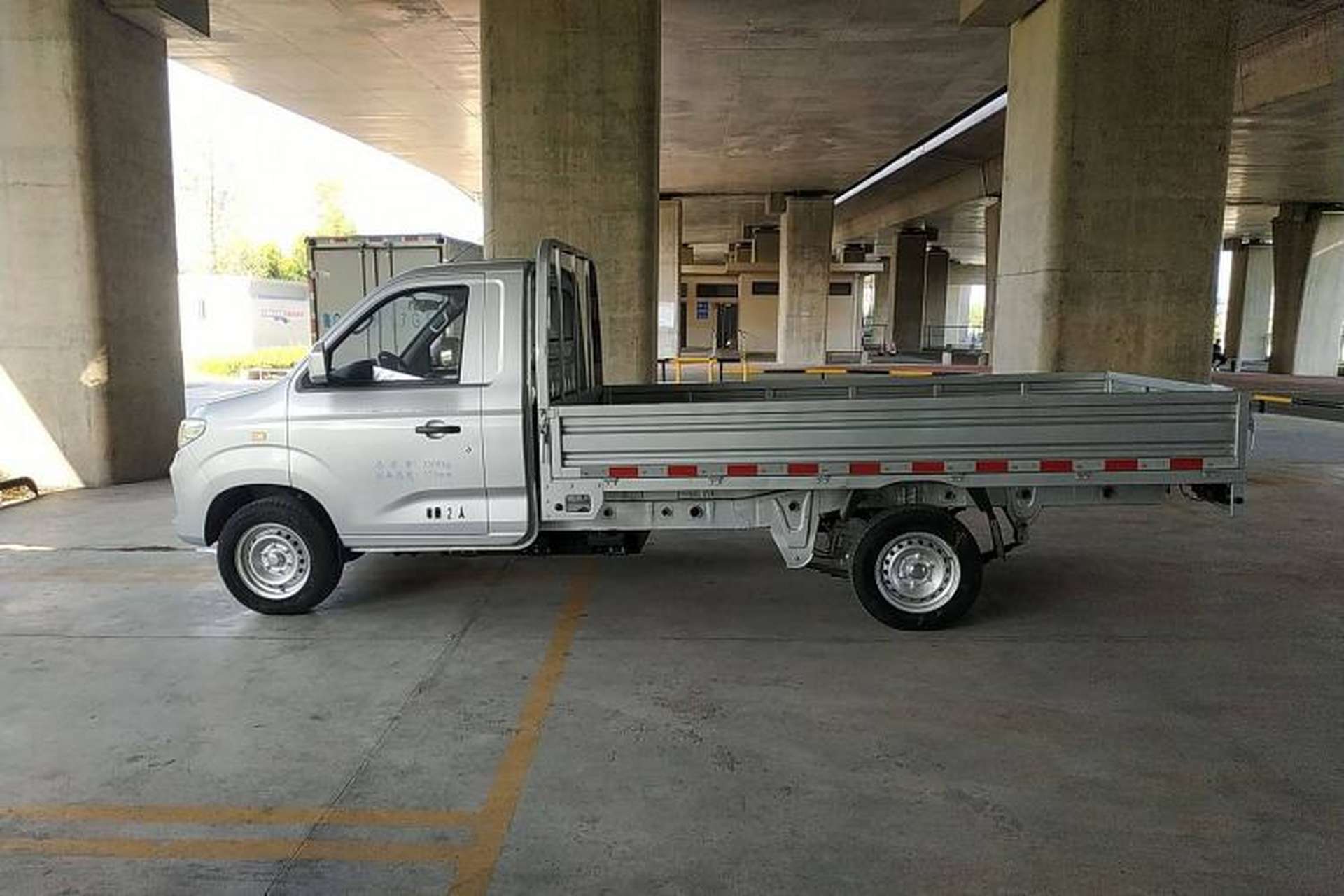 Used Ruichi EC71 2024 EC71L Cargo Pioneer I Model 41.85 kWh Exterior 3
