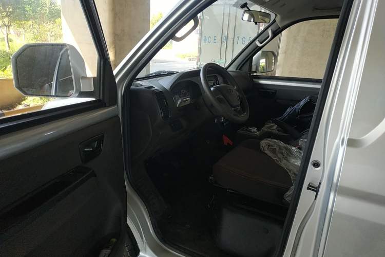 Used Ruichi EC71 2024 EC71L Cargo Pioneer I Model 41.85 kWh Interior 3