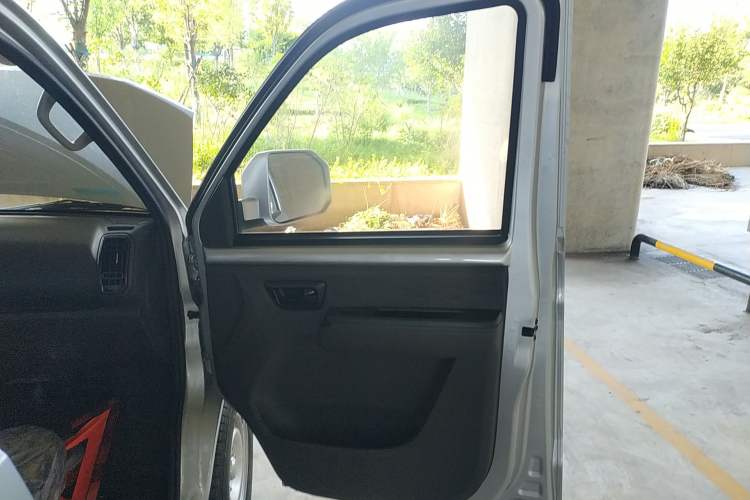 Used Ruichi EC71 2024 EC71L Cargo Pioneer I Model 41.85 kWh Interior 5