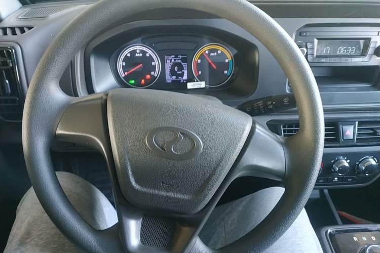 Used Ruichi EC71 2024 EC71L Cargo Pioneer I Model 41.85 kWh Steering Wheel