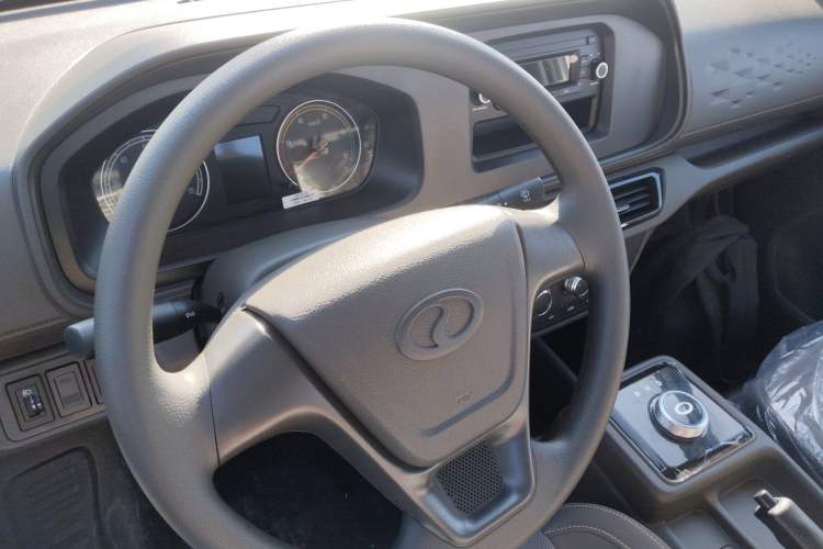 Used Ruichi EC71 2024 EC71L Cargo Pioneer I Model 41.85 kWh Steering Wheel