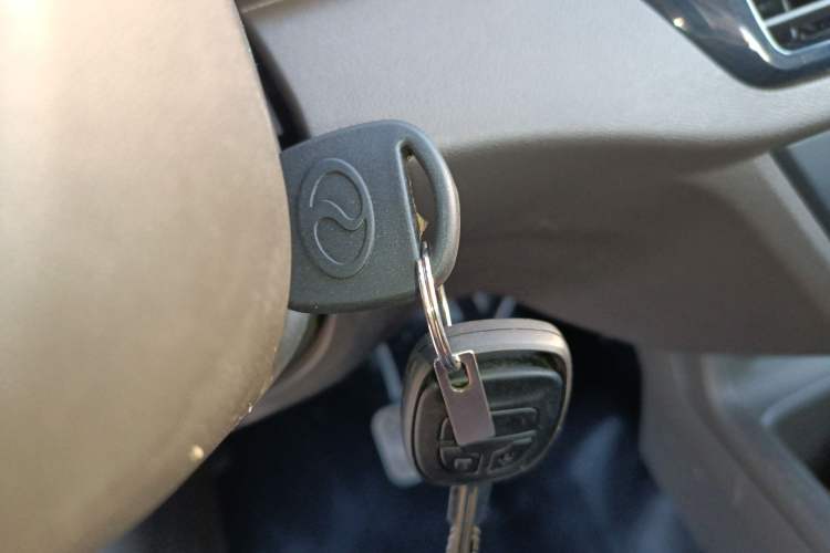 Used Ruichi EC71 2024 EC71L Cargo Pioneer I Model 41.85 kWh Vehicle Key