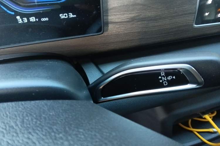 Used Ruichi EC75 2025 Model Passenger Vehicle Smart Driving Edition Pioneer I 41.5 kWh Gear Lever