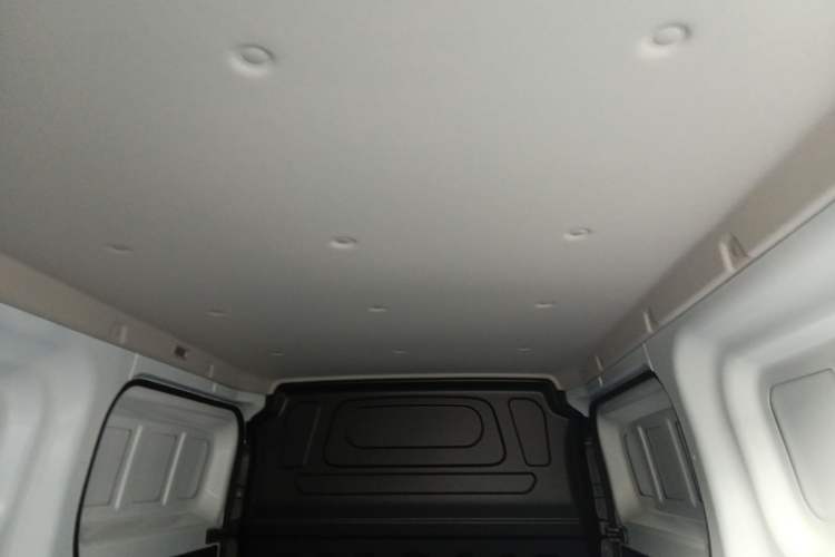 Used Ruichi EC75 2025 Model Passenger Vehicle Smart Driving Edition Pioneer I 41.5 kWh Headliner