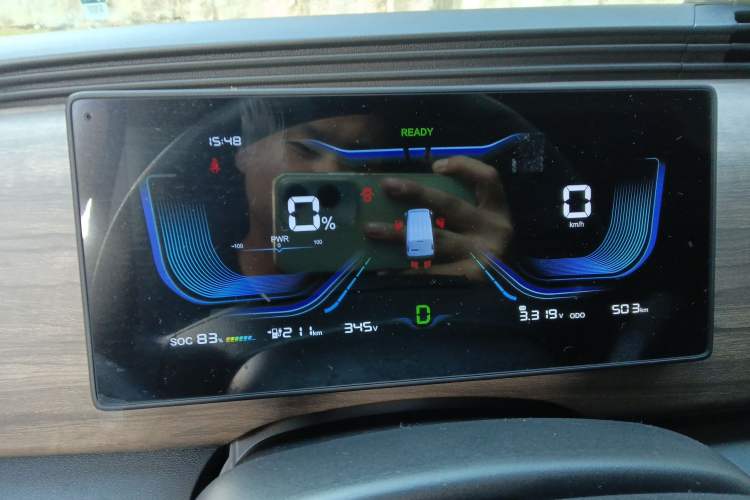 Used Ruichi EC75 2025 Model Passenger Vehicle Smart Driving Edition Pioneer I 41.5 kWh Instrument Cluster