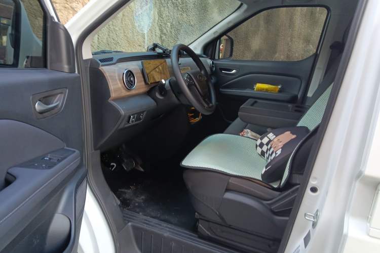 Used Ruichi EC75 2025 Model Passenger Vehicle Smart Driving Edition Pioneer I 41.5 kWh Left Rear Seat