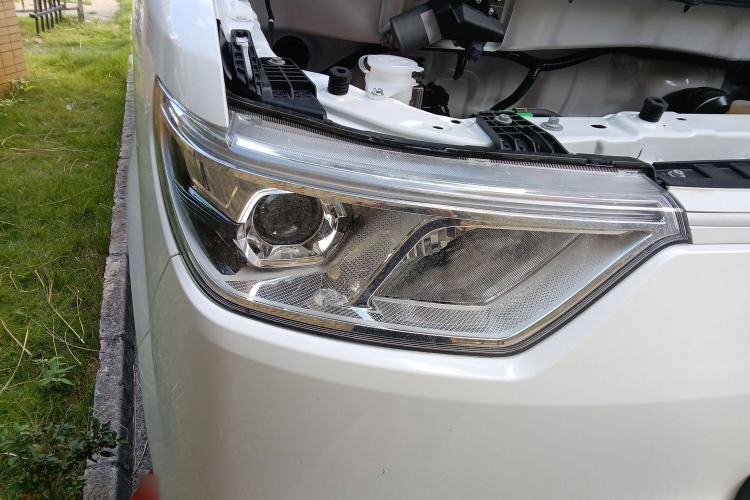 Used Ruichi EC75 2025 Model Passenger Vehicle Smart Driving Edition Pioneer I 41.5 kWh Right Front Headlight