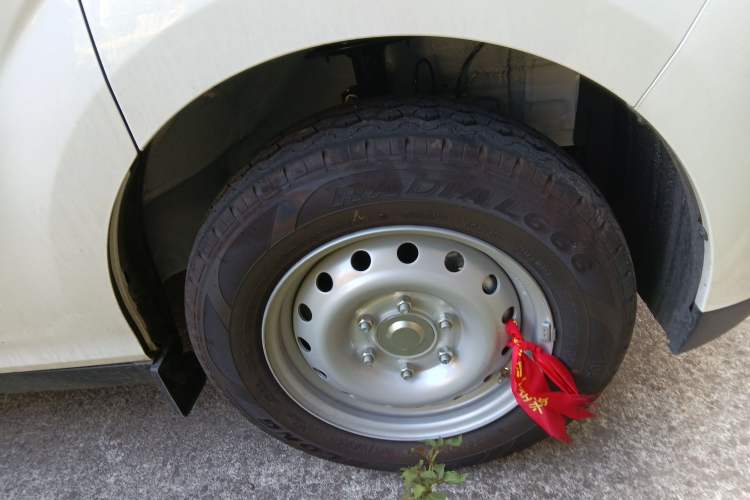 Used Ruichi EC75 2025 Model Passenger Vehicle Smart Driving Edition Pioneer I 41.5 kWh Right Front Wheel Hub
