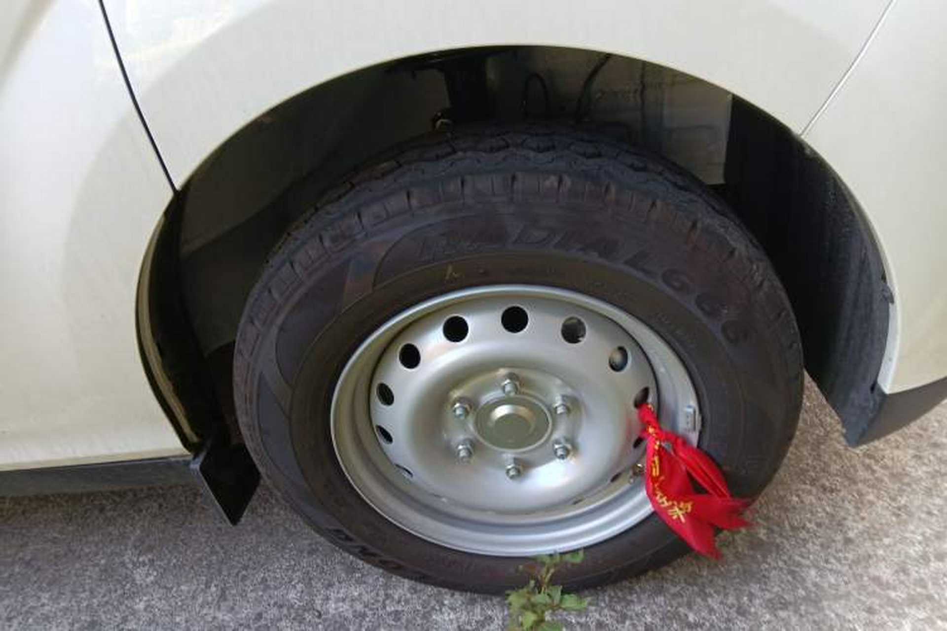 Used Ruichi EC75 2025 Model Passenger Vehicle Smart Driving Edition Pioneer I 41.5 kWh Right Front Wheel Hub