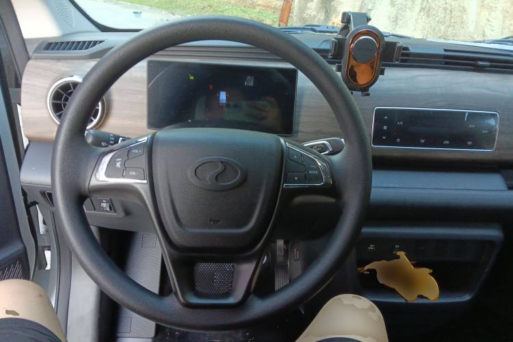 Used Ruichi EC75 2025 Model Passenger Vehicle Smart Driving Edition Pioneer I 41.5 kWh Steering Wheel