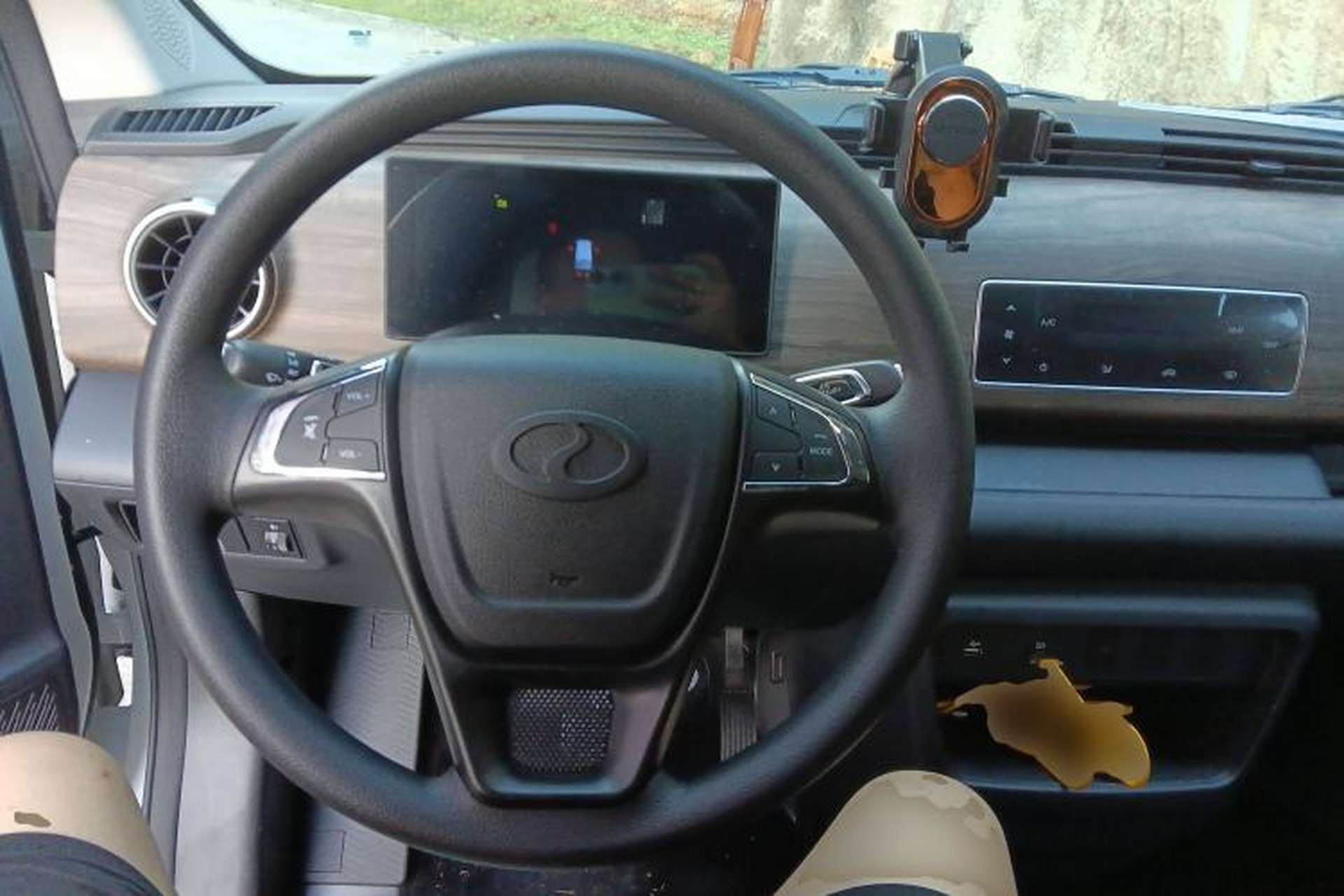 Used Ruichi EC75 2025 Model Passenger Vehicle Smart Driving Edition Pioneer I 41.5 kWh Steering Wheel