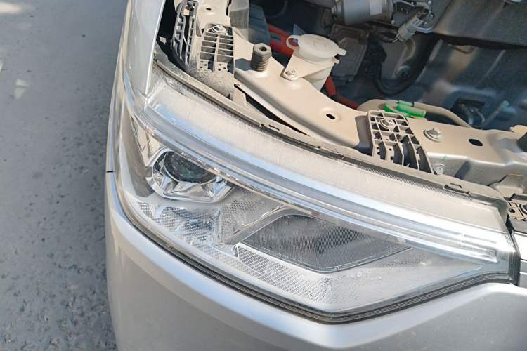 Used Ruichi EC75 2023 Pioneer Model I 41.85 kWh Right Front Headlight
