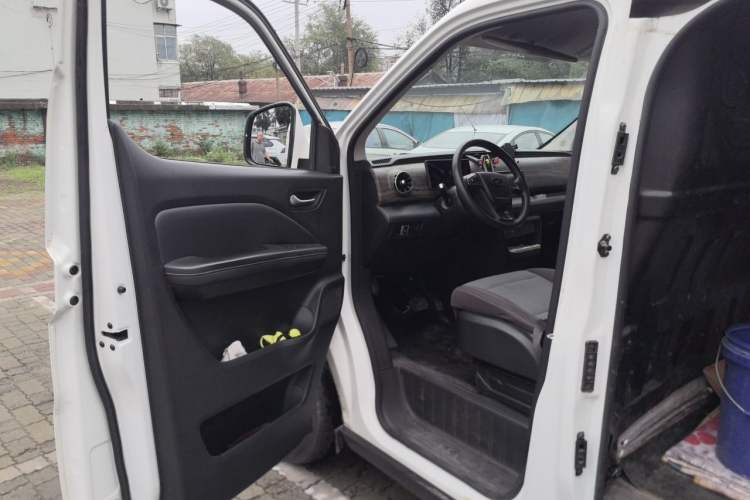 Used Ruichi EC75 2023 Pioneer Model I 41.85 kWh Driver Seat