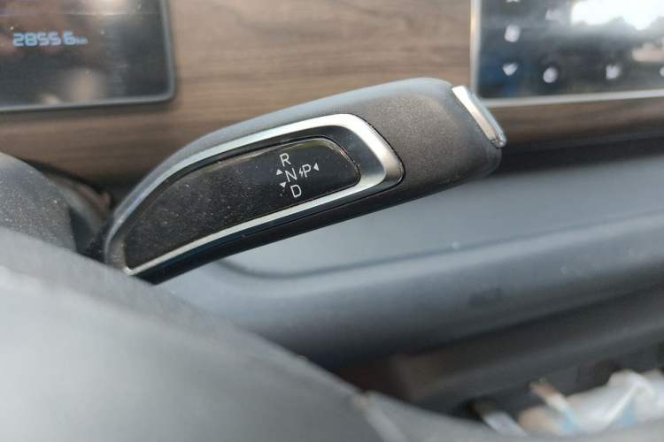 Used Ruichi EC75 2023 Pioneer II Model 41.86 kWh Gear Lever