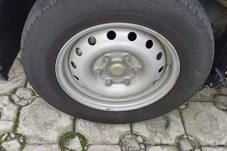 Used Ruichi EC75 2023 Pioneer II Model 41.86 kWh Left Front Wheel Hub