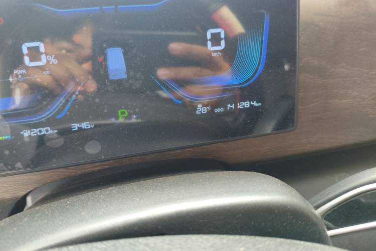 Used Ruichi EC75 2023 Pioneer Model I 41.85 kWh Odometer Close Up