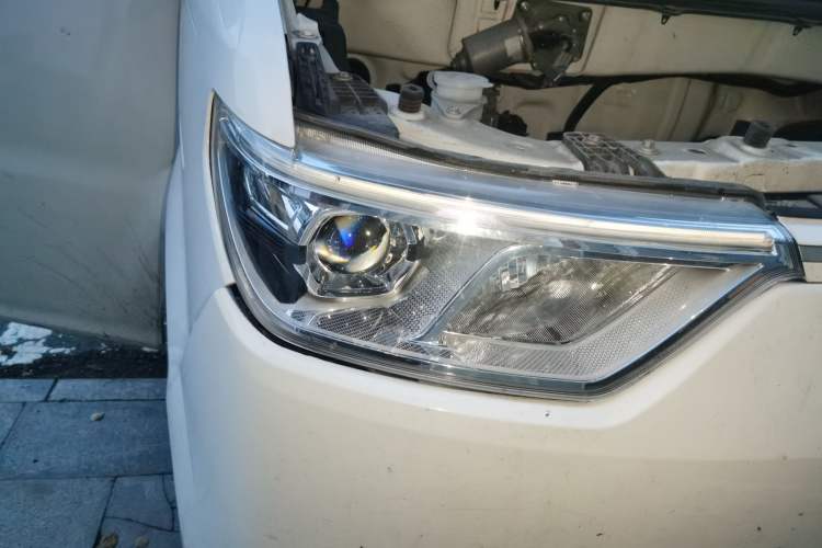 Used Ruichi EC75 2023 Pioneer Model I 41.85 kWh Right Front Headlight