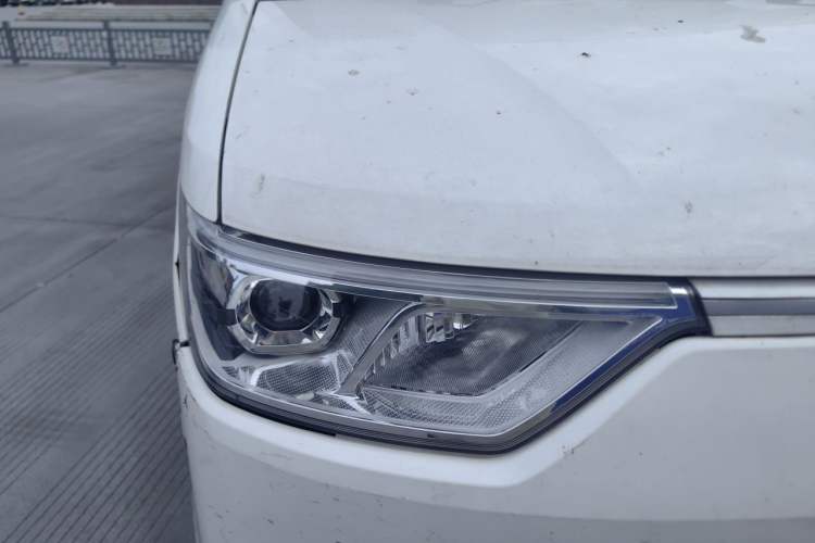 Used Ruichi EC75 2023 Pioneer Model I 41.85 kWh Right Front Headlight