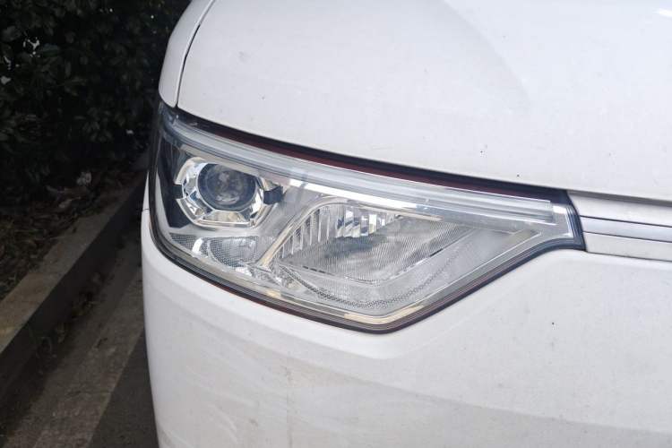Used Ruichi EC75 2023 Pioneer Model I 41.85 kWh Right Front Headlight