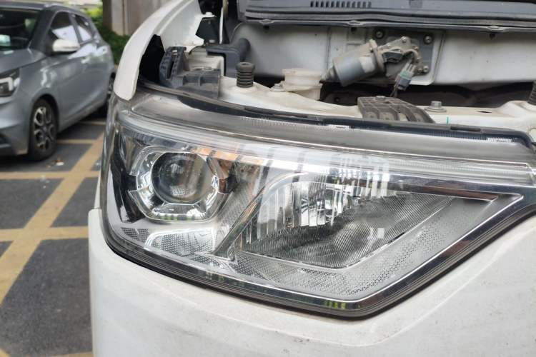 Used Ruichi EC75 2023 Pioneer Model I 41.85 kWh Right Front Headlight