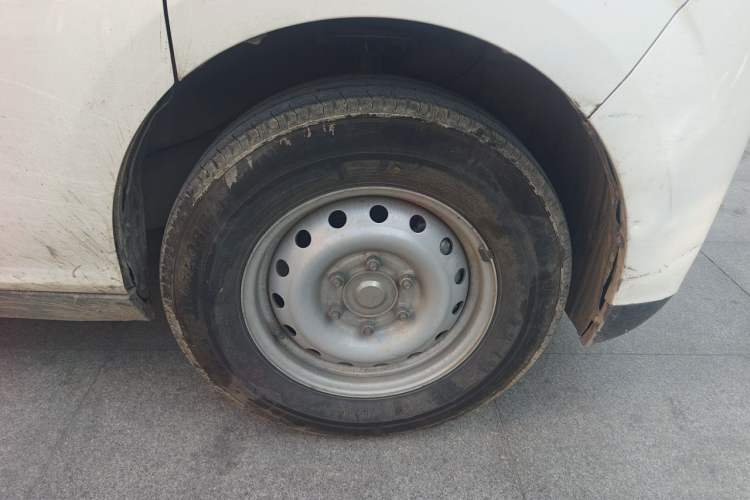 Used Ruichi EC75 2023 Pioneer Model I 41.85 kWh Right Front Wheel Hub