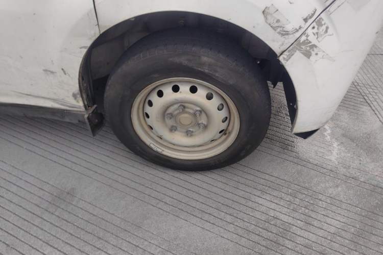 Used Ruichi EC75 2023 Pioneer Model I 41.85 kWh Right Front Wheel Hub