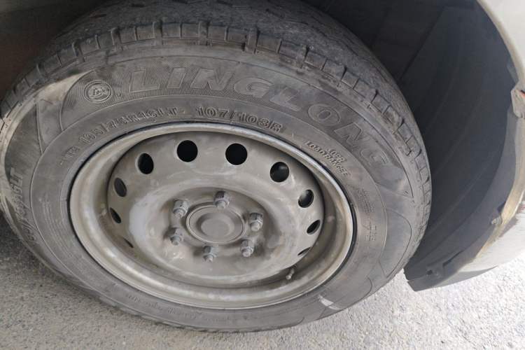 Used Ruichi EC75 2023 Pioneer Model I 41.85 kWh Right Front Wheel Hub