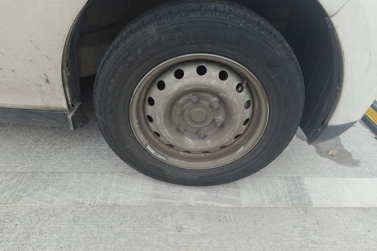 Used Ruichi EC75 2023 Pioneer Model I 41.85 kWh Right Front Wheel Hub