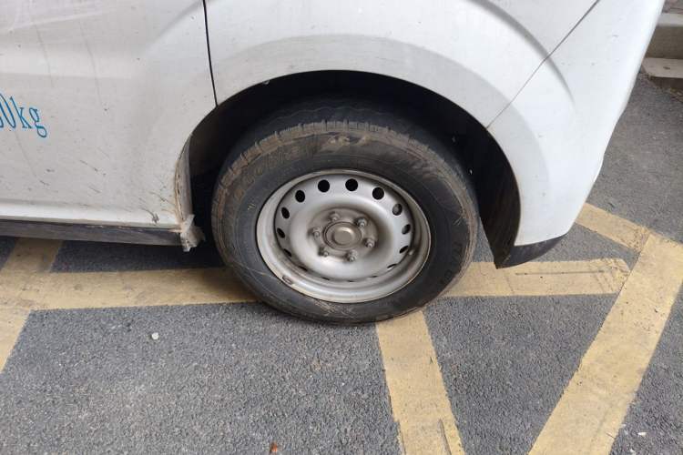 Used Ruichi EC75 2023 Pioneer Model I 41.85 kWh Right Front Wheel Hub