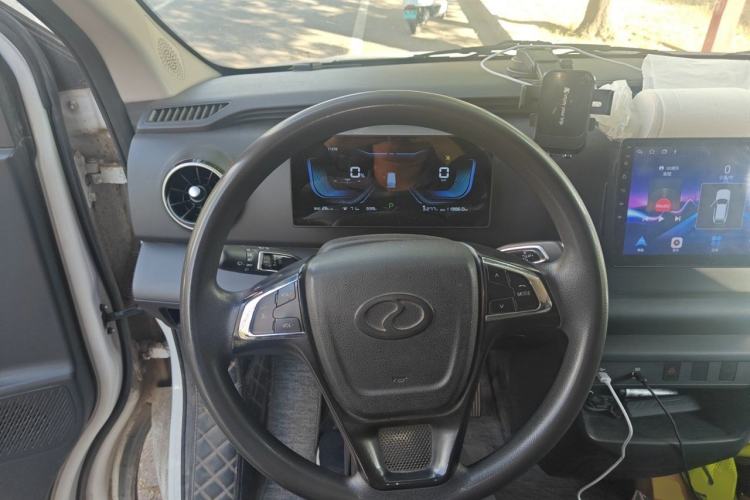 Used Ruichi EC75 2023 Pioneer II Model 41.86 kWh Steering Wheel