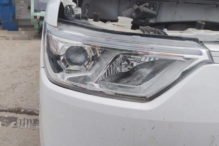 Used Ruichi EC75 2024 Beyond Edition I 50.38 kWh Right Front Headlight