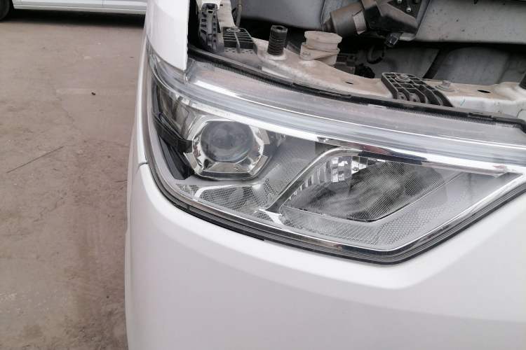 Used Ruichi EC75 2024 Pioneer Model I 50.38 kWh Right Front Headlight