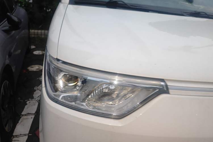 Used Ruichi EC75 2024 Beyond Edition I 50.38 kWh Right Front Headlight