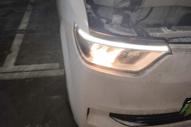 Used Ruichi EC75 2024 Pioneer Model I 41.5 kWh Right Front Headlight