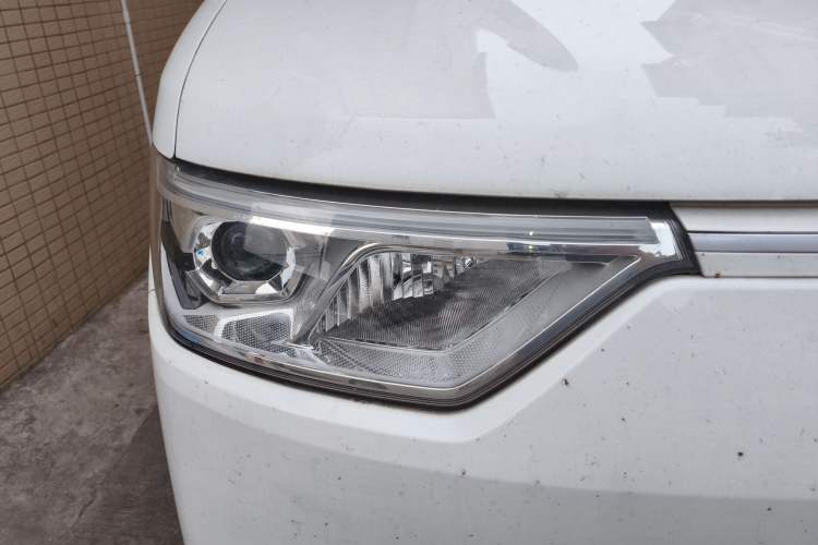 Used Ruichi EC75 2024 Pioneer Model I 50.38 kWh Right Front Headlight