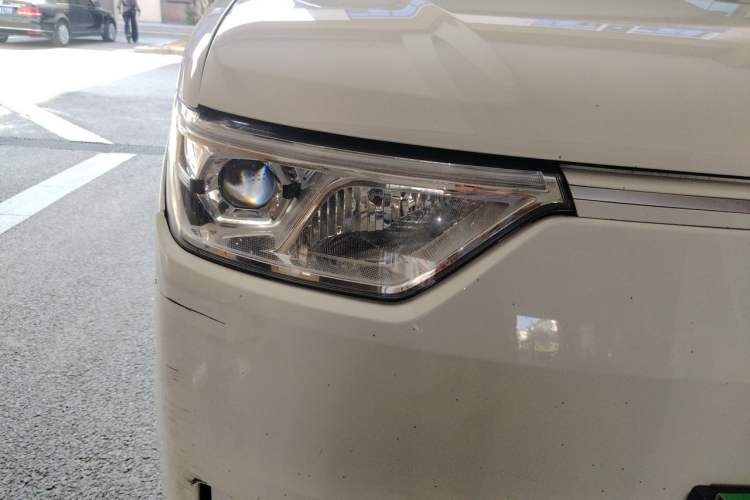 Used Ruichi EC75 2024 Pioneer Model I 50.38 kWh Right Front Headlight