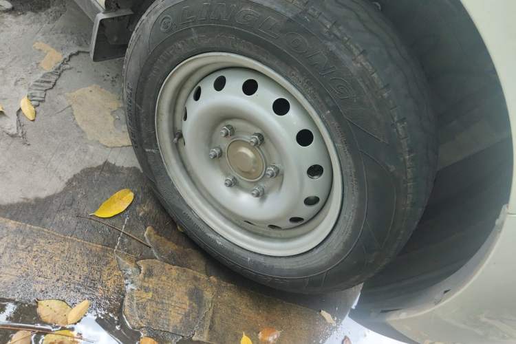 Used Ruichi EC75 2024 Pioneer Model I 50.38 kWh Right Front Wheel Hub
