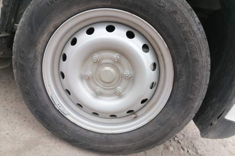 Used Ruichi EC75 2024 Pioneer Model I 50.38 kWh Right Front Wheel Hub