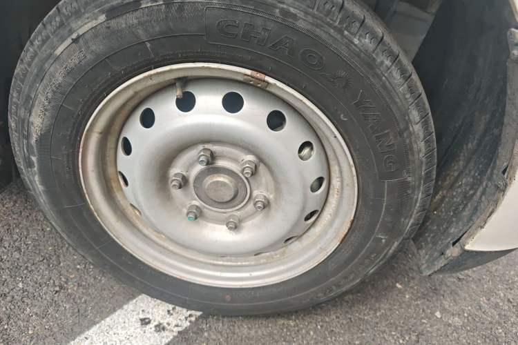 Used Ruichi EC75 2024 Pioneer Model I 50.38 kWh Right Front Wheel Hub